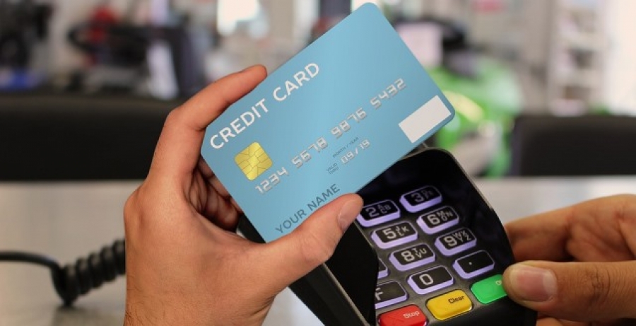 Lei proíbe exigência de valor mínimo em compras com cartão de débito no CE