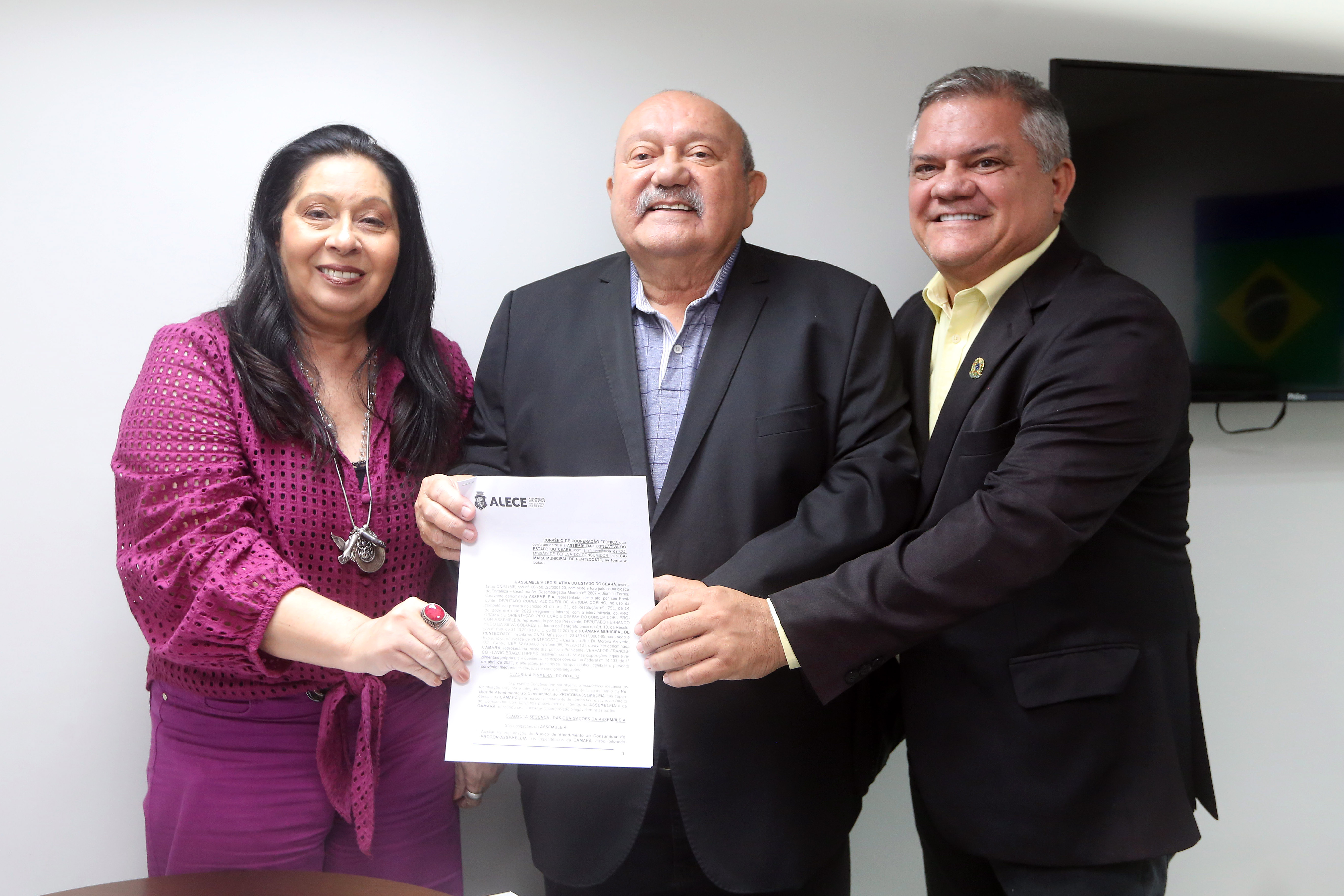 Procon Alece firma convênio para implantação de núcleo do órgão em Pentecoste