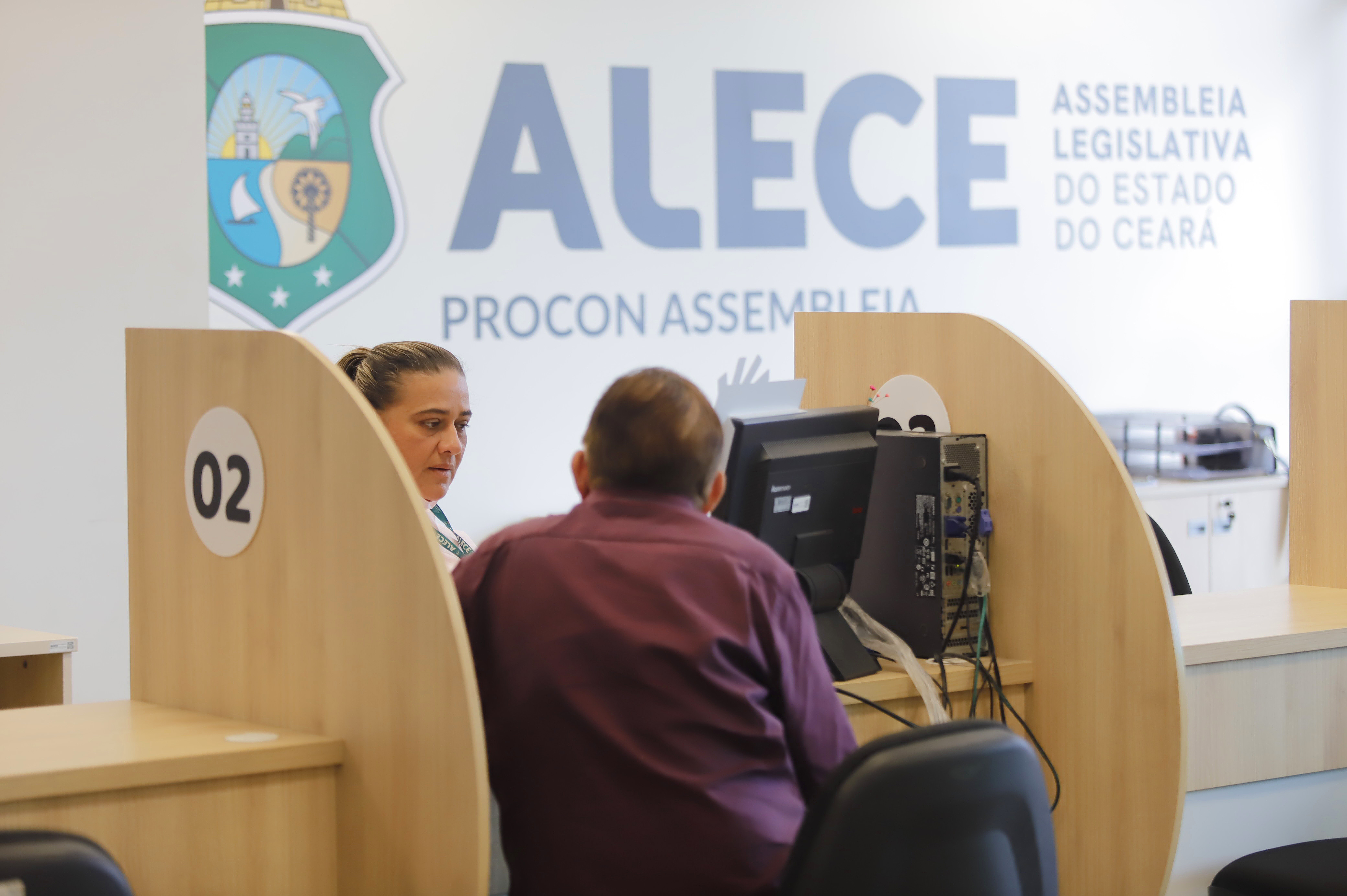 Procon Alece distribui Código de Proteção para celebrar Dia do Cliente