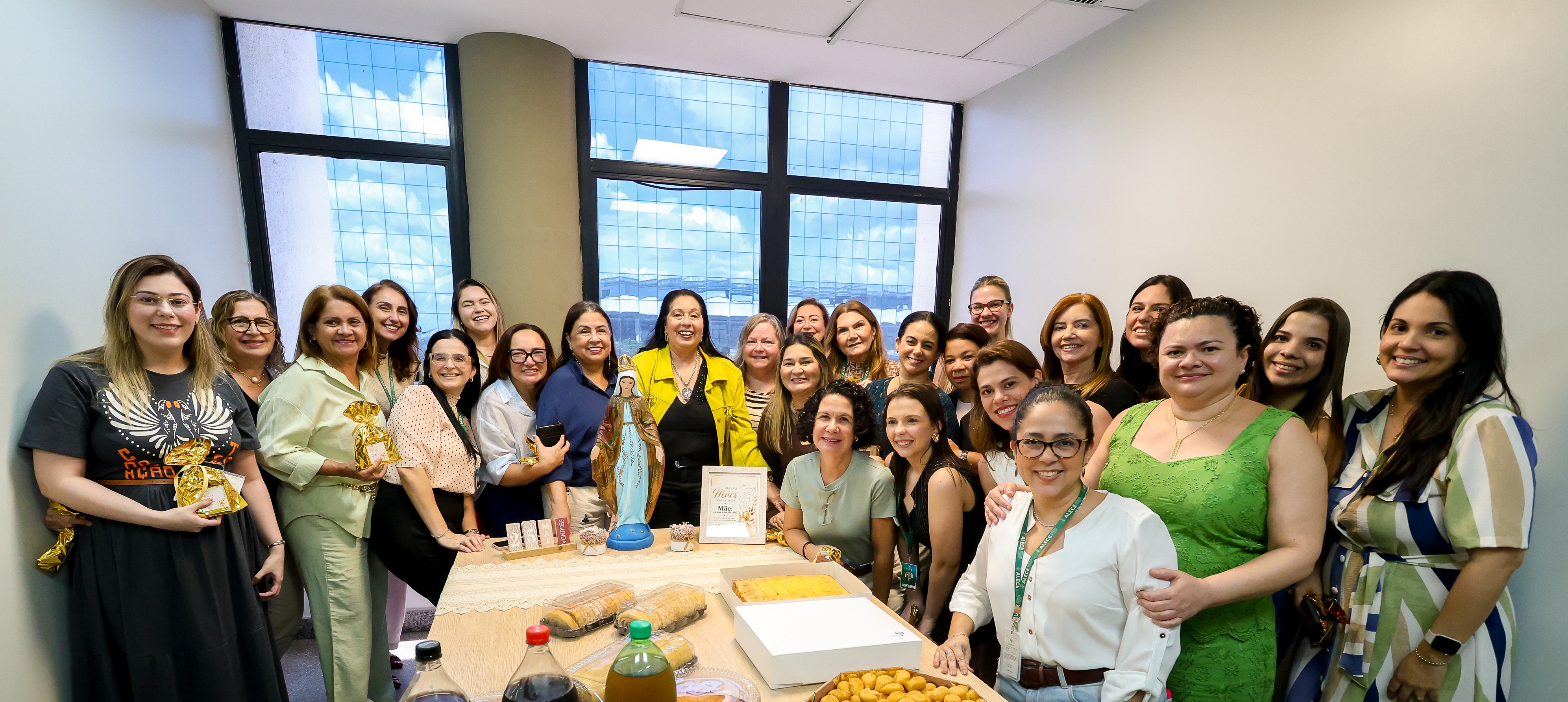 Procon Alece celebra Dia das Mães com servidoras