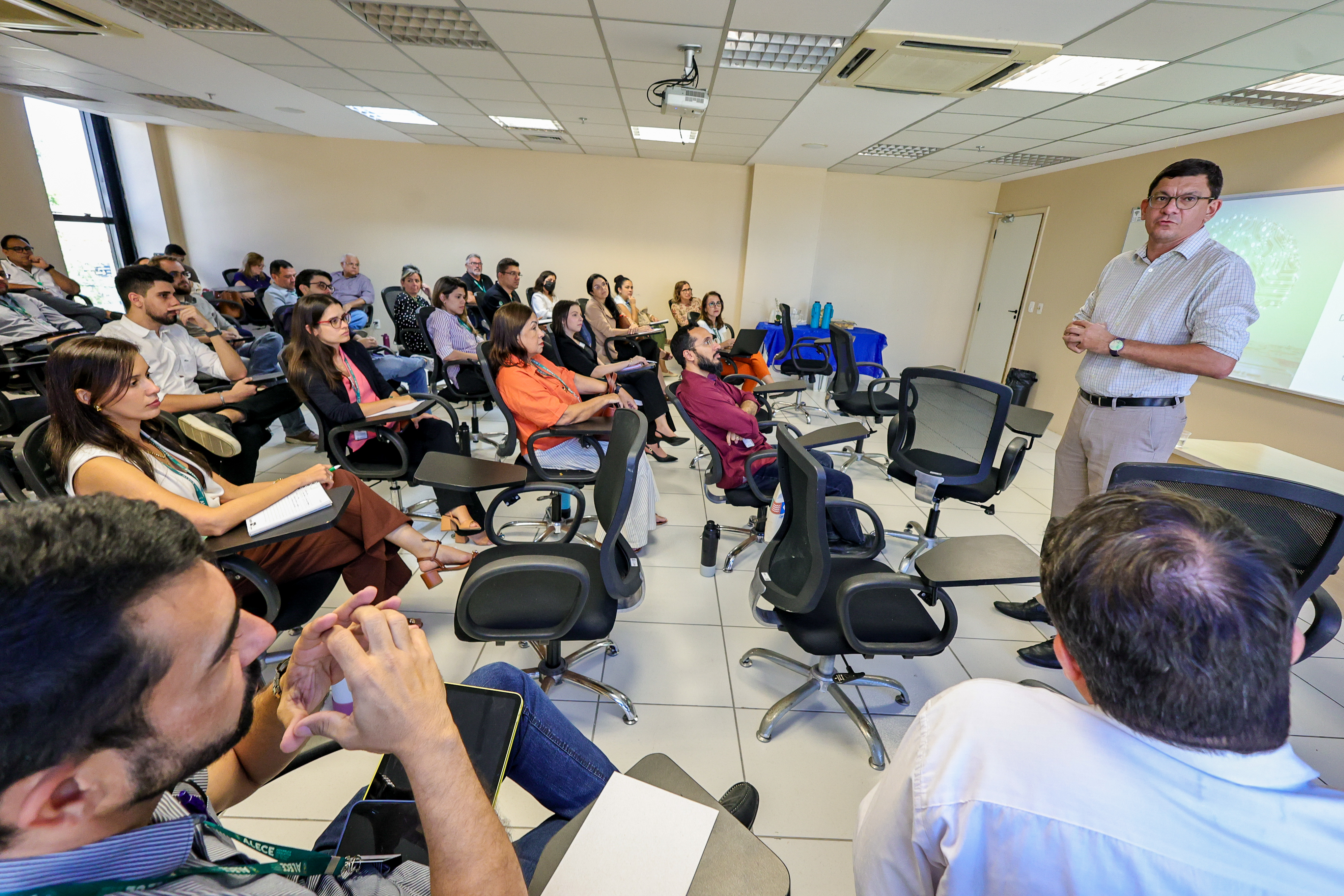 Alece promove curso de inteligência artificial e inovação no atendimento ao consumidor para servidores